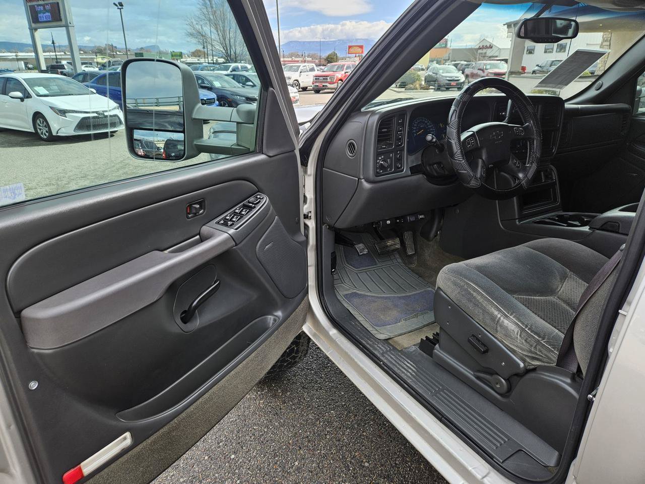 Used 2005 Chevrolet Silverado 2500 LS w/ Heavy-Duty Power Package AWD/4WD image 8