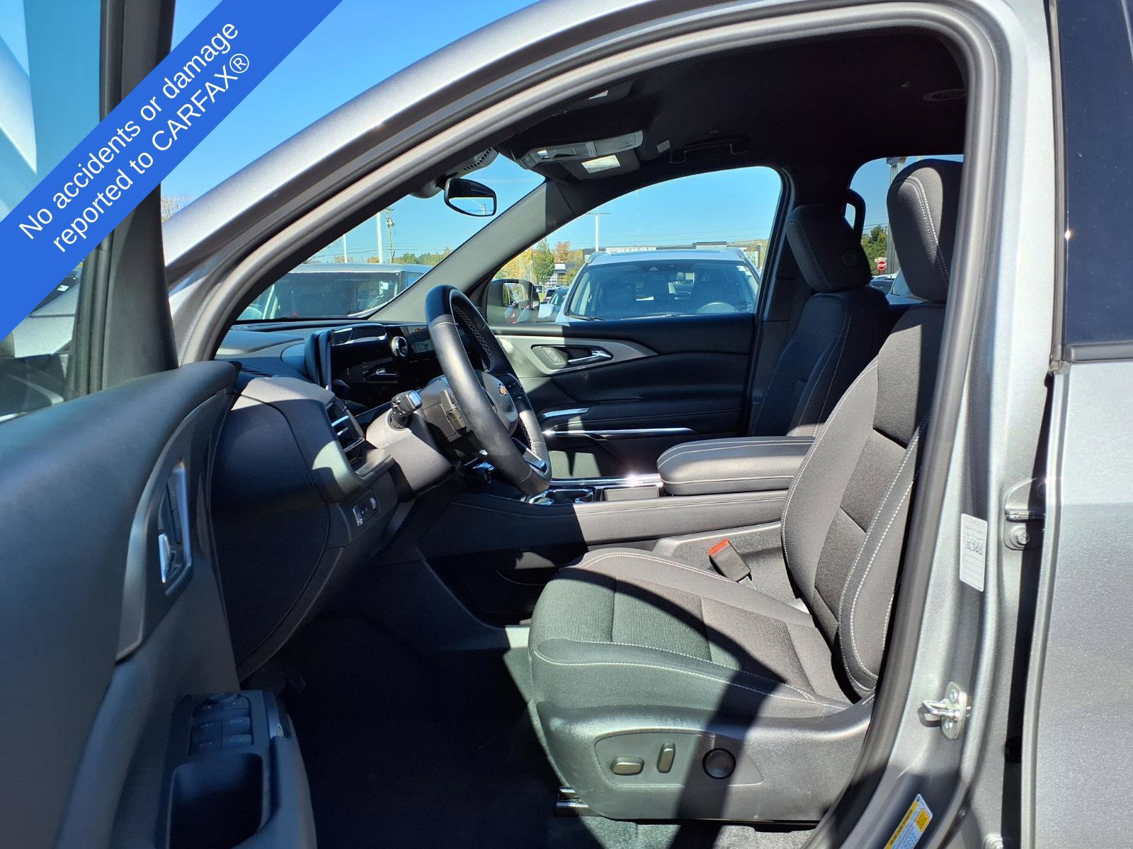 Used 2026 Chevrolet Traverse LT FWD image 17