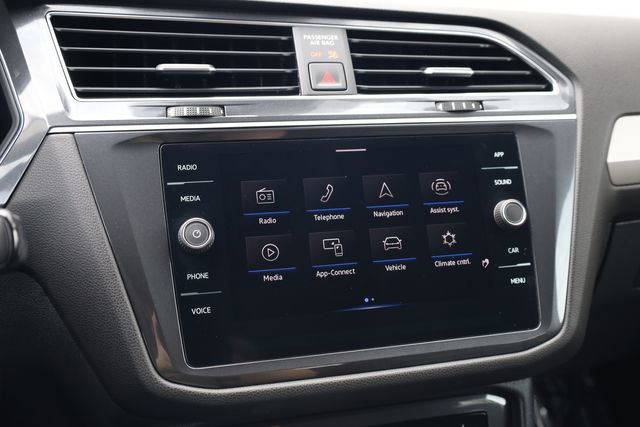 Used 2022 Volkswagen Tiguan SE image 19