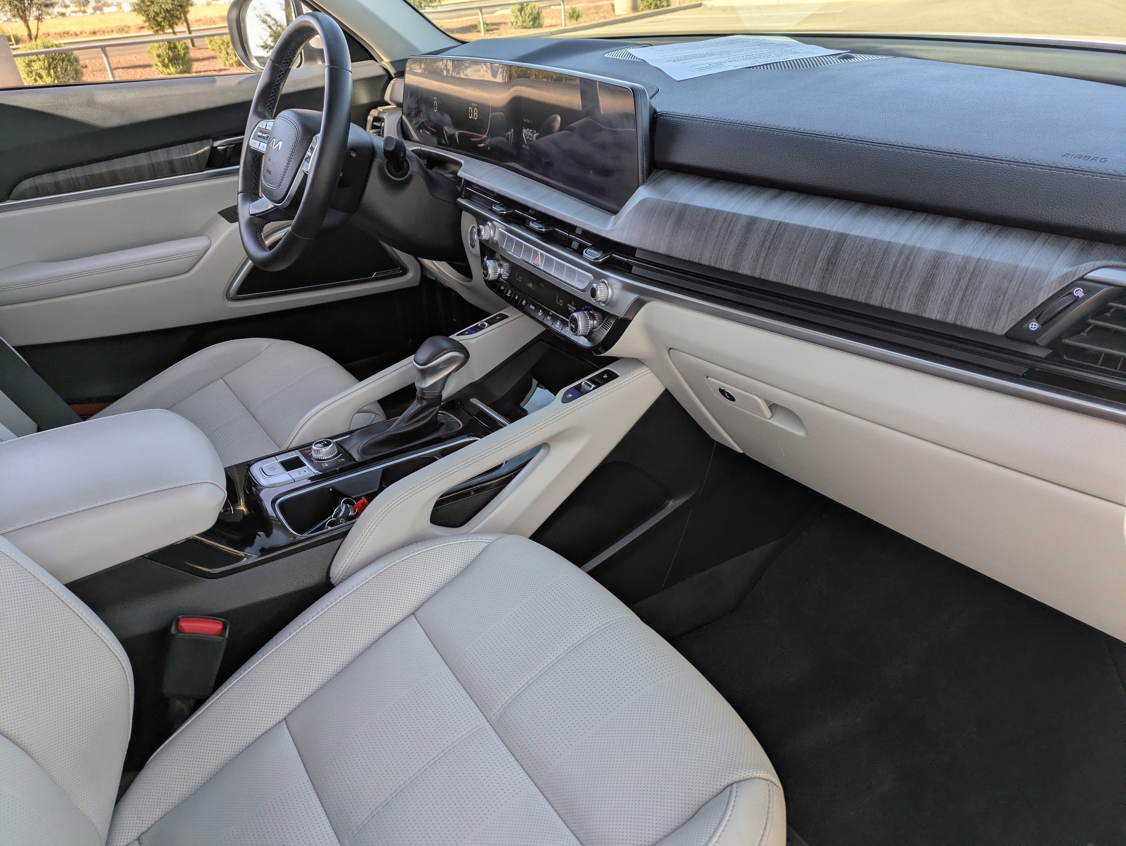 Used 2024 Kia Telluride EX w/ EX Captain's Chair Package image 13