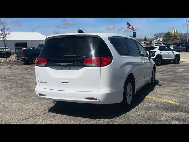 Used 2022 Chrysler Voyager LX FWD image 31
