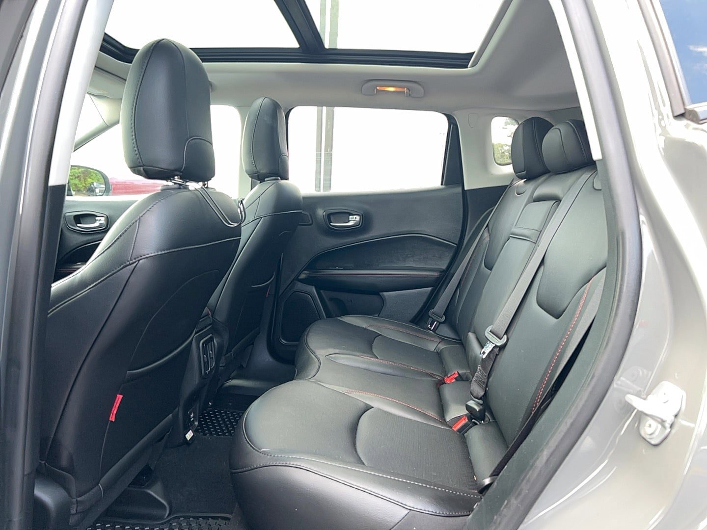 Used 2019 Jeep Compass Trailhawk w/ Leather Interior Group AWD/4WD image 29