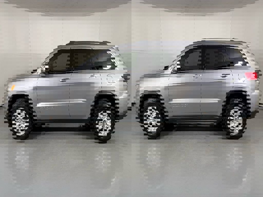 Used 2016 Jeep Grand Cherokee Laredo w/ Quick Order Package 23E image 5