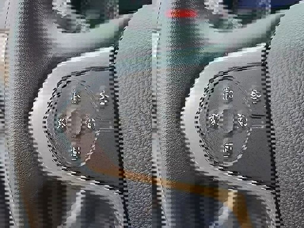 Used 2023 Chevrolet Traverse LT image 23