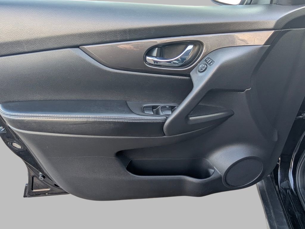 Used 2019 Nissan Rogue SV image 21