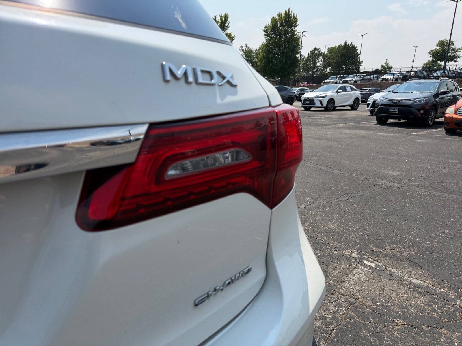 Used 2017 Acura MDX SH-AWD image 23