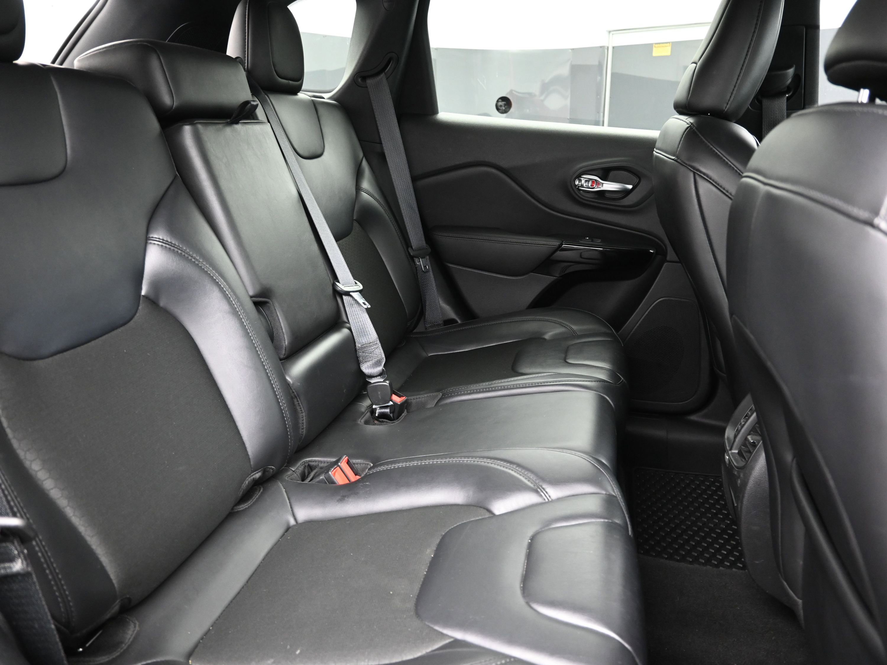 Used 2020 Jeep Cherokee Latitude Plus image 26