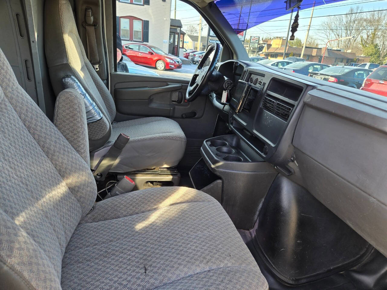 Used 2003 Chevrolet Express 2500 image 23