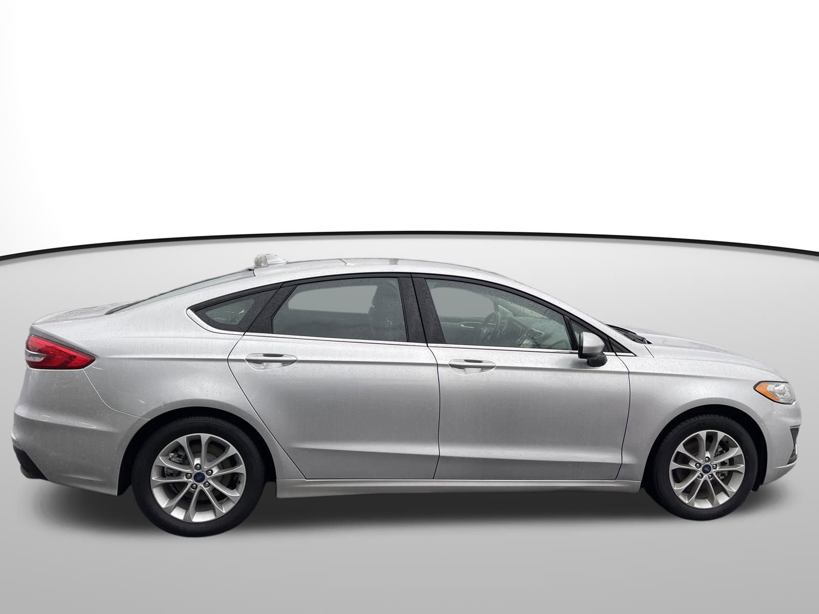 Used 2019 Ford Fusion SE image 3