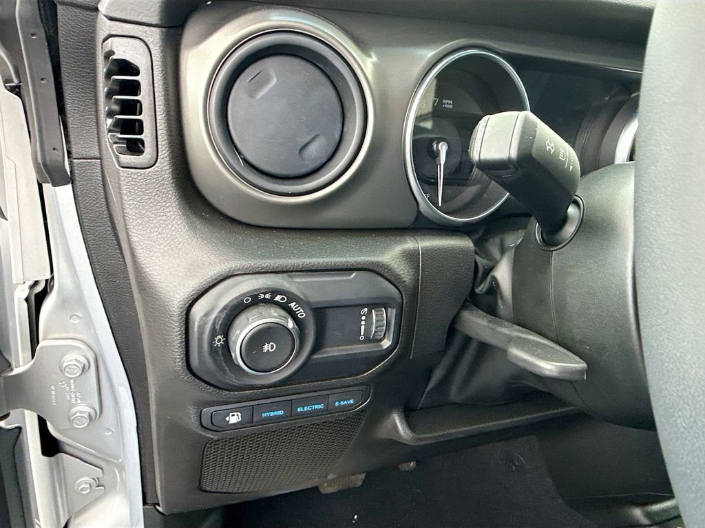 Used 2023 Jeep Wrangler Unlimited image 11
