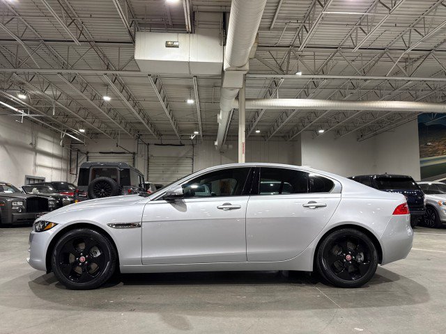 Used 2017 Jaguar XE Premium image 35