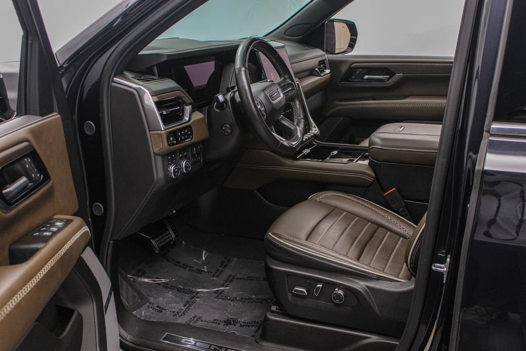 Used 2025 GMC Yukon XL Denali Ultimate AWD/4WD image 24