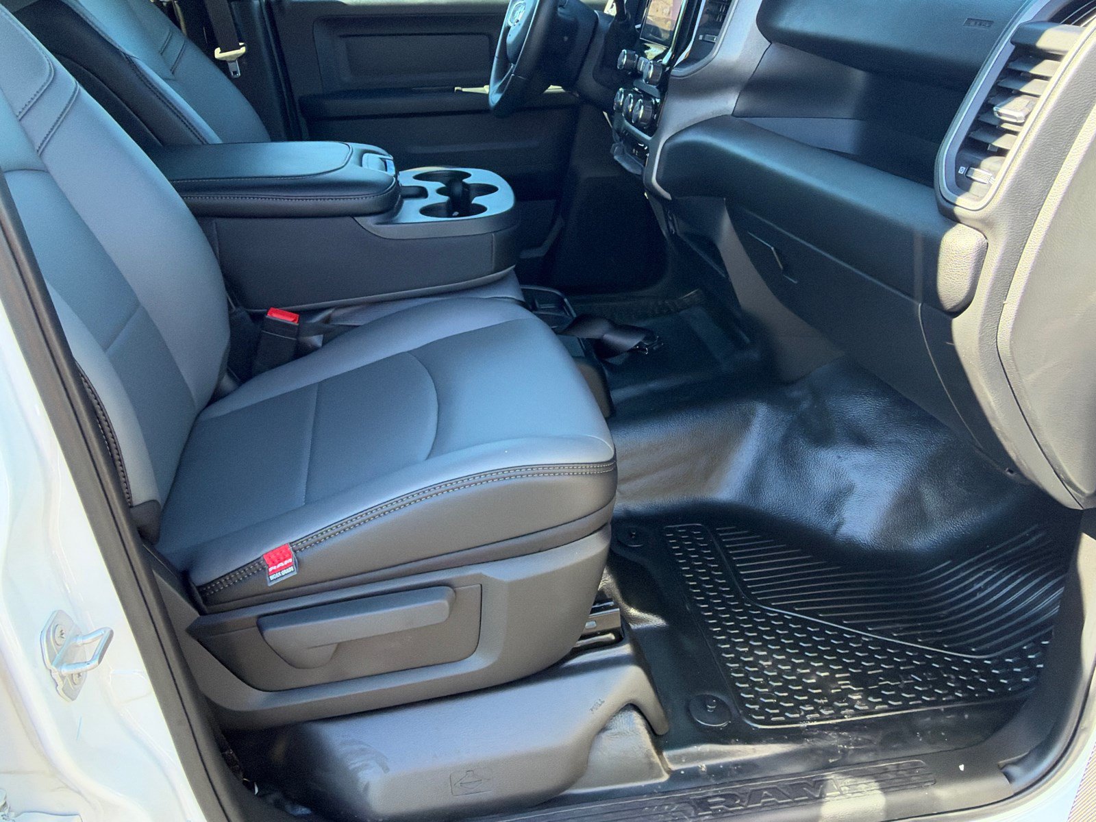 New 2027 RAM 3500 Tradesman w/ Chrome Appearance Group A AWD/4WD image 13