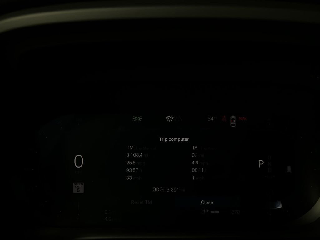 Certified 2025 Volvo XC60 B5 Core w/ Climate Package image 12