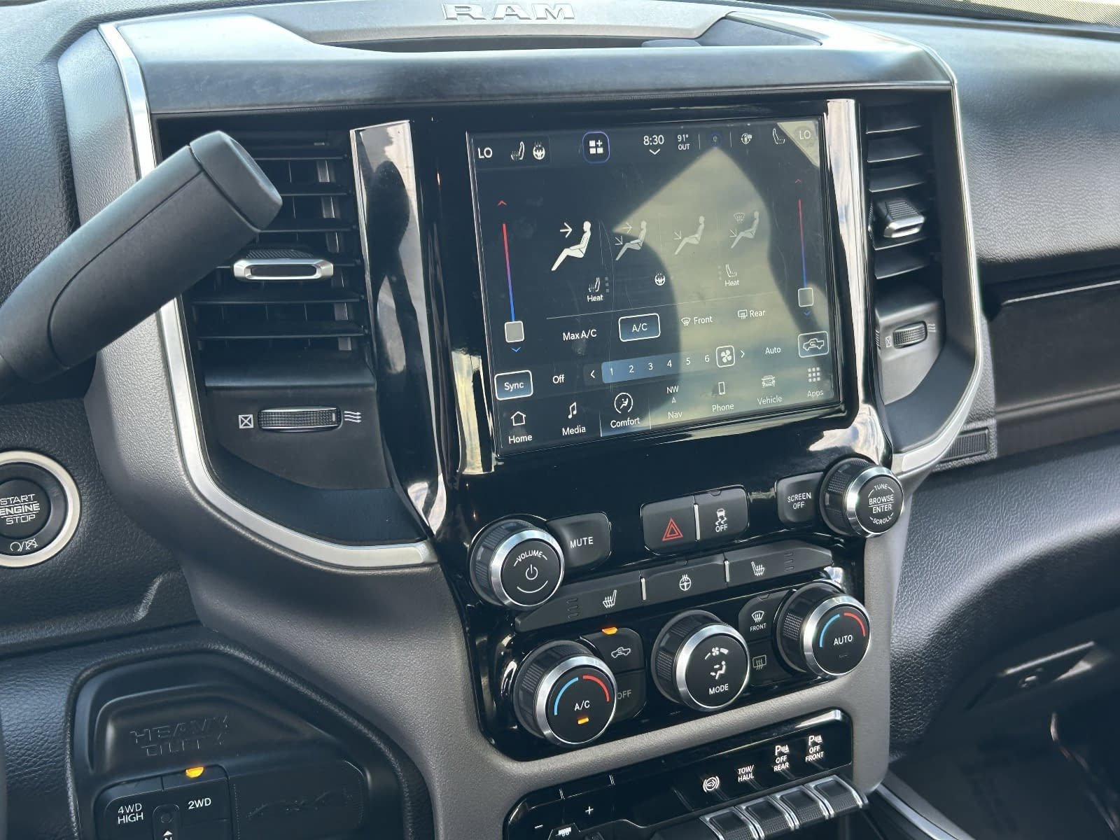 Used 2024 RAM 3500 Big Horn w/ Sport Appearance Package AWD/4WD image 30