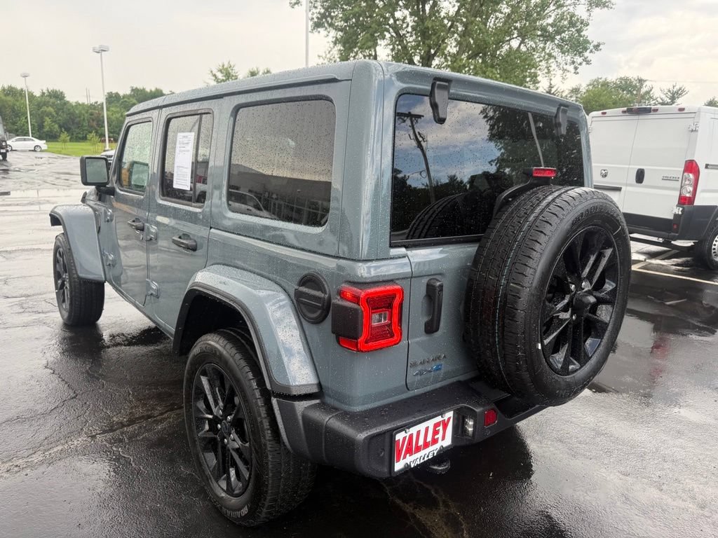 Used 2025 Jeep Wrangler Unlimited Sahara w/ Safety Group AWD/4WD image 6