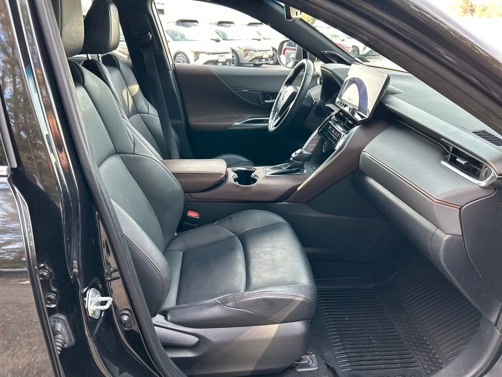 Used 2023 Toyota Venza XLE image 29