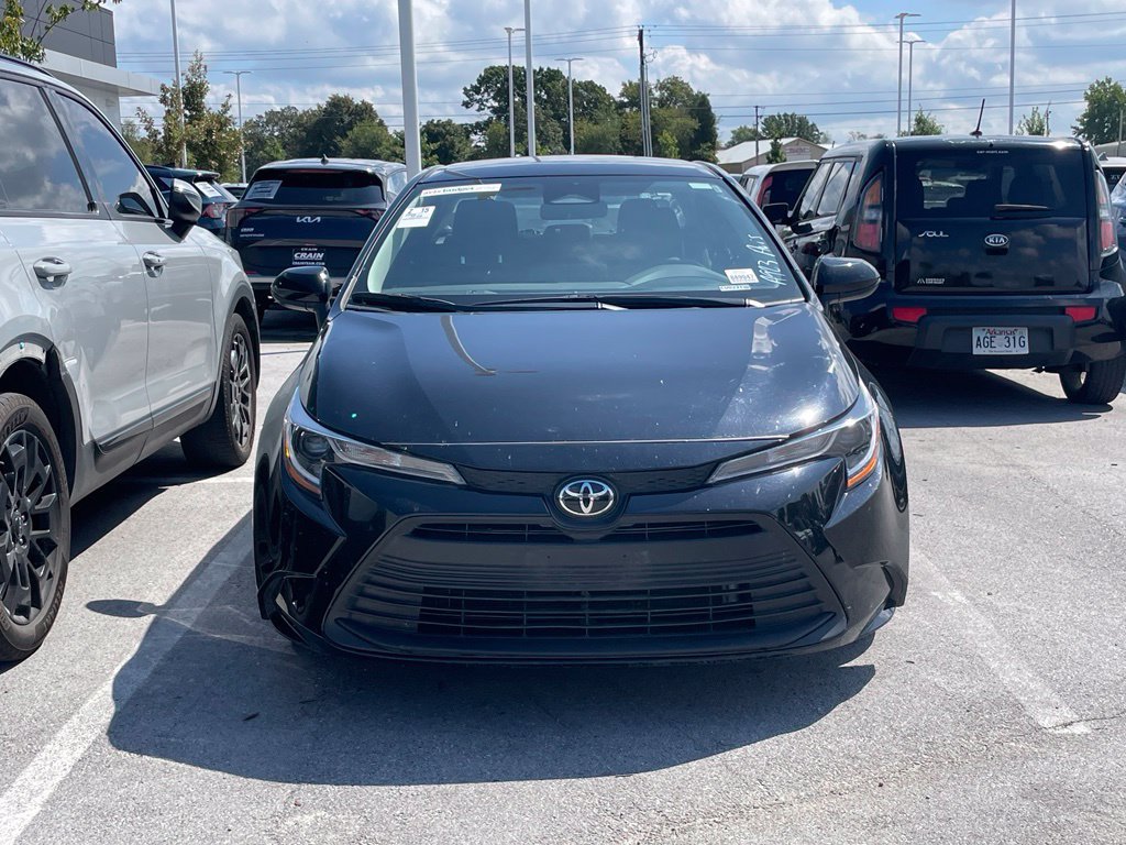 Used 2025 Toyota Corolla LE FWD image 2