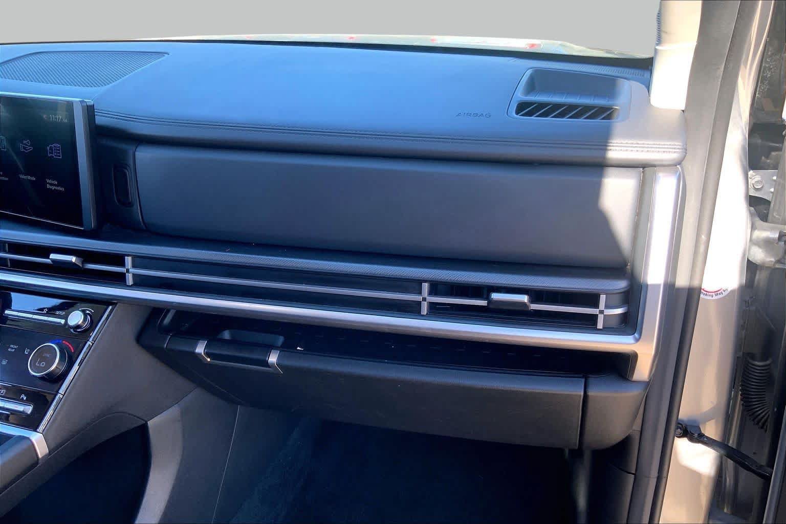 Used 2025 Hyundai Santa Fe SEL AWD/4WD image 17