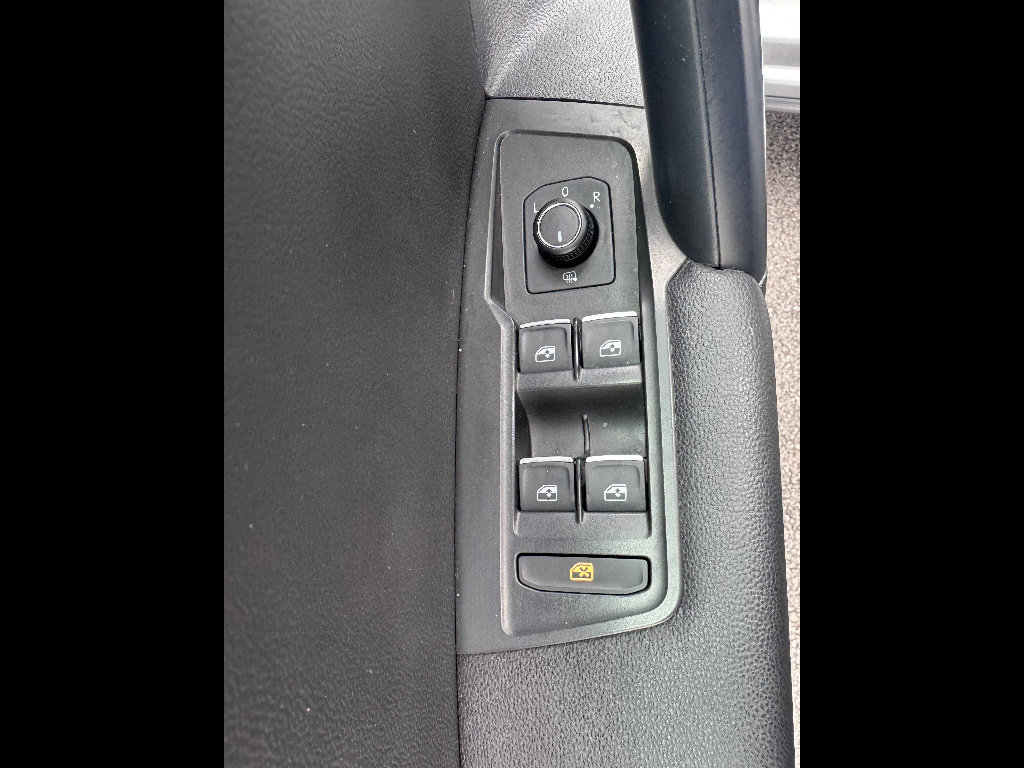 Used 2021 Volkswagen Tiguan SE R-Line image 14