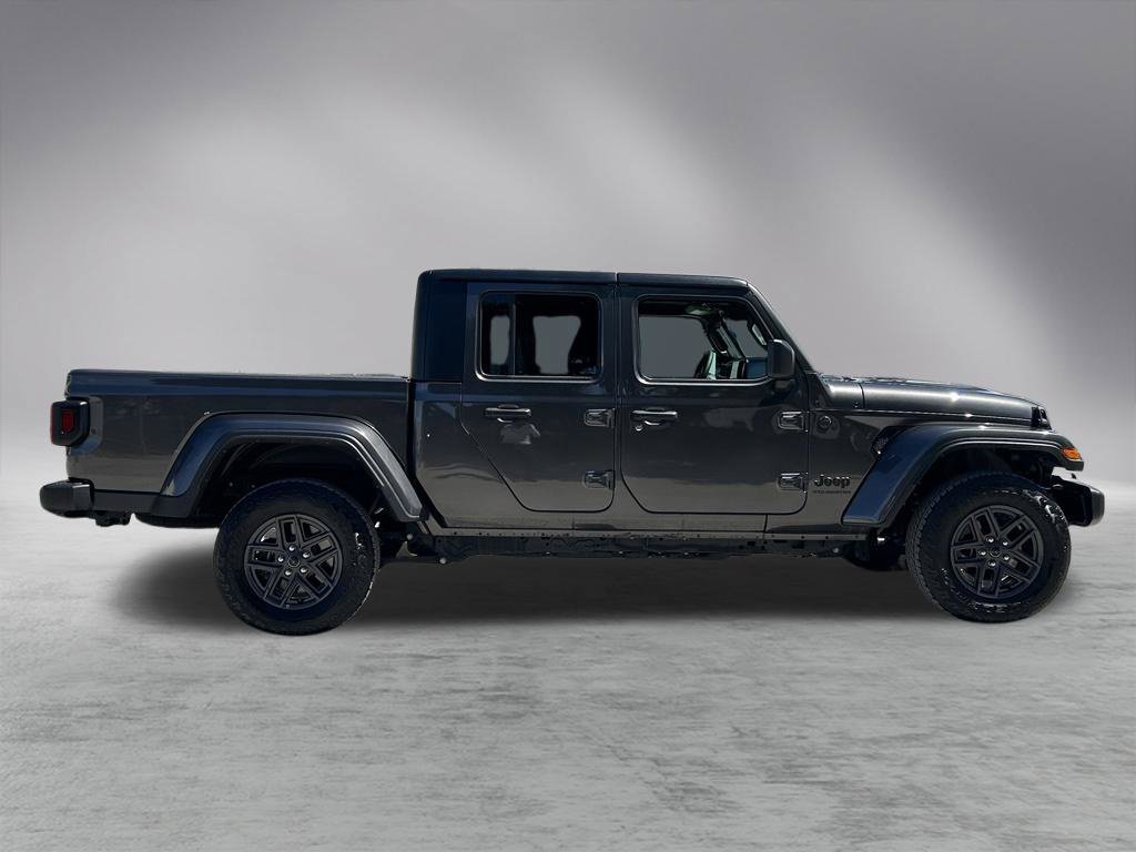 Certified 2025 Jeep Gladiator Sport AWD/4WD image 4