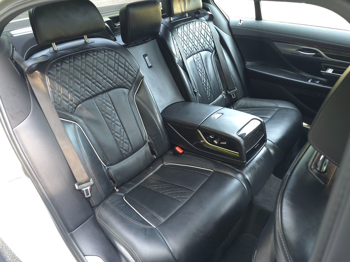Used 2022 BMW 740i xDrive w/ M Sport Package AWD/4WD image 18