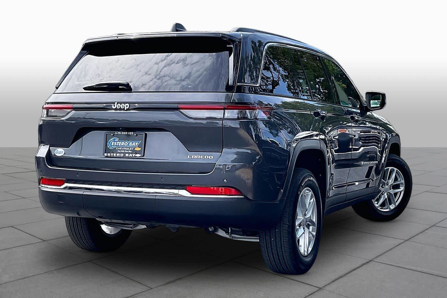 Used 2025 Jeep Grand Cherokee Laredo X w/ Luxury Tech Group I RWD image 13