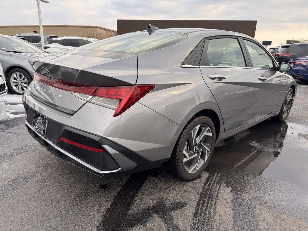 Used 2024 Hyundai Elantra SEL w/ Convenience Package image 5