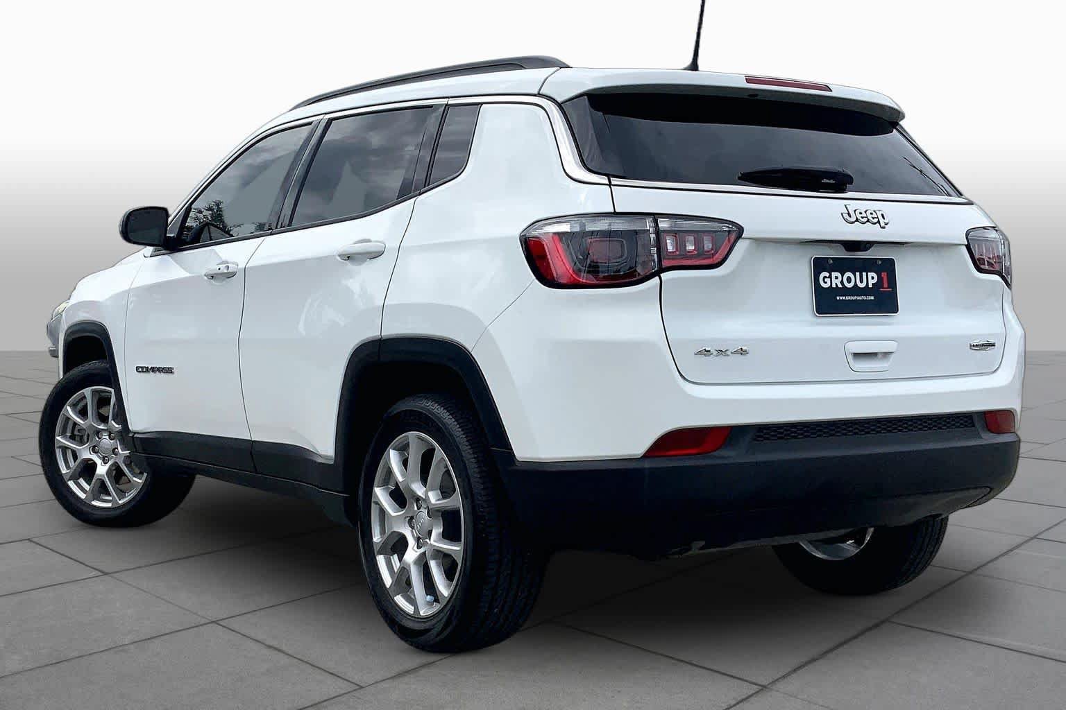 Used 2024 Jeep Compass Latitude AWD/4WD image 12