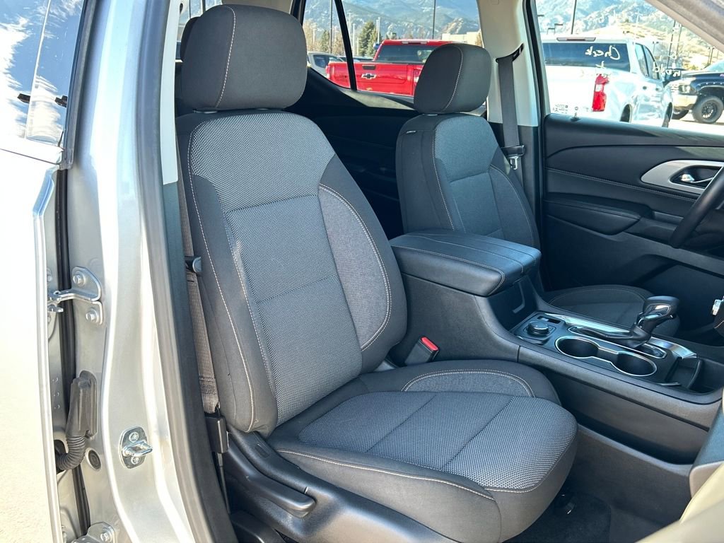 Used 2021 Chevrolet Traverse LT image 20