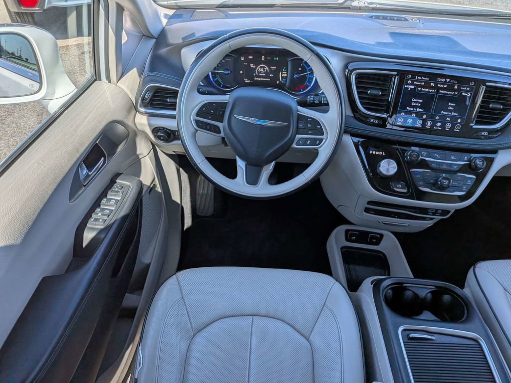Used 2018 Chrysler Pacifica Limited w/ Advanced Safetytec Group FWD image 17