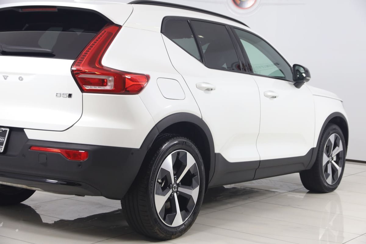 Used 2026 Volvo XC40 B5 Plus AWD/4WD image 43