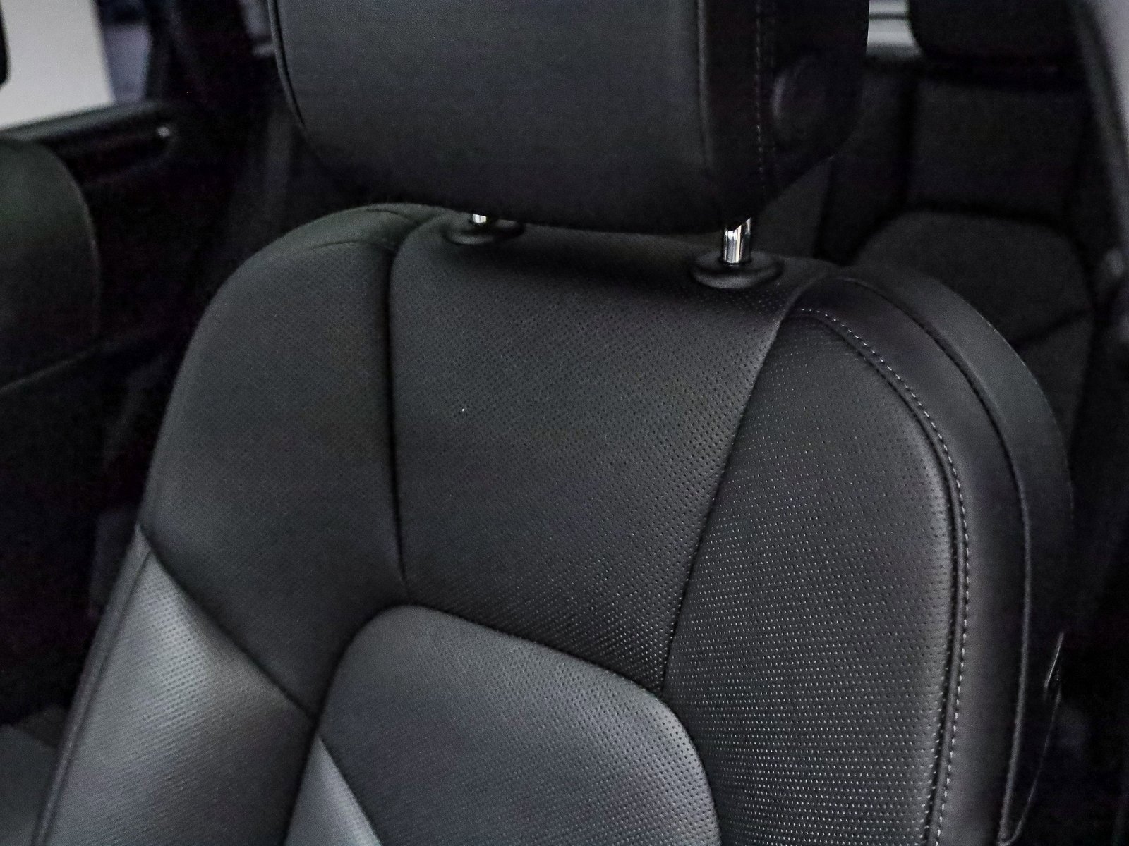 Certified 2025 Porsche Macan image 23