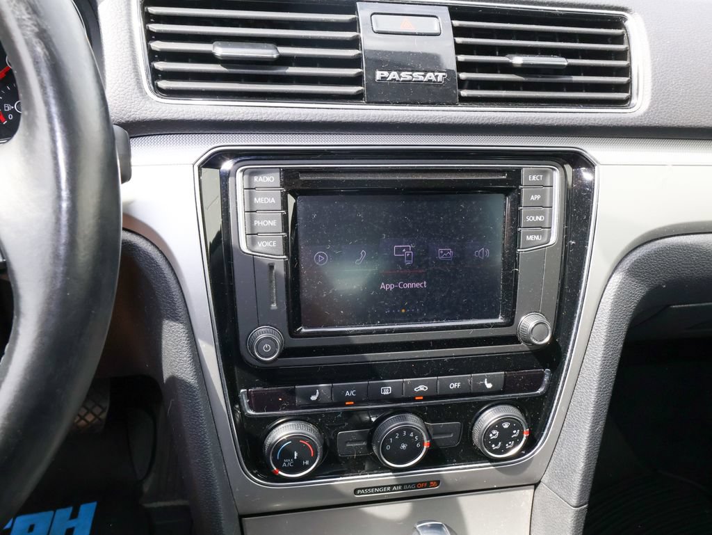 Used 2019 Volkswagen Passat 2.0T Wolfsburg FWD image 18