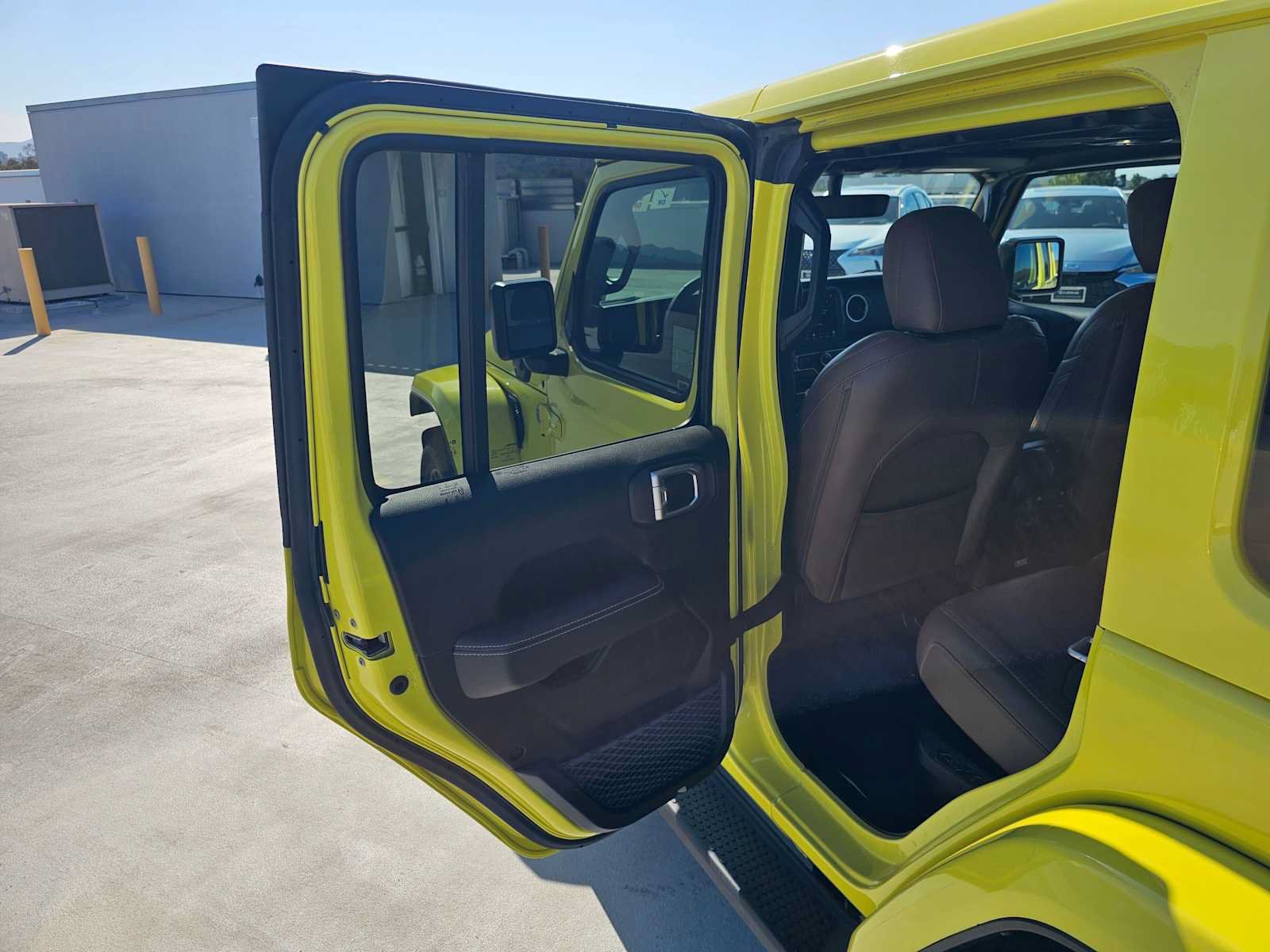 Used 2023 Jeep Wrangler Unlimited Sahara w/ Cold Weather Group AWD/4WD image 15
