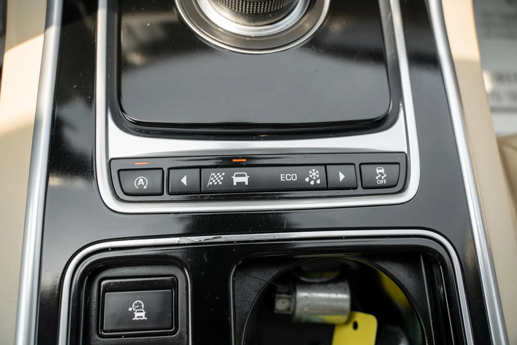 Used 2017 Jaguar XF Premium AWD/4WD image 30