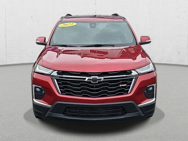 Used 2023 Chevrolet Traverse RS image 2