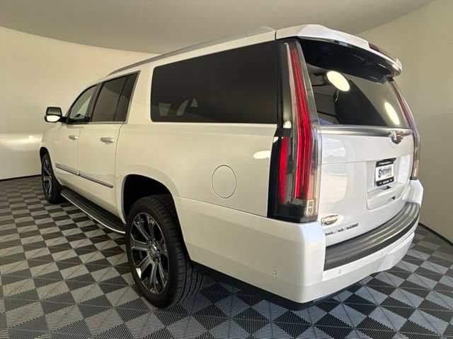 Used 2017 Cadillac Escalade ESV Luxury AWD/4WD image 43