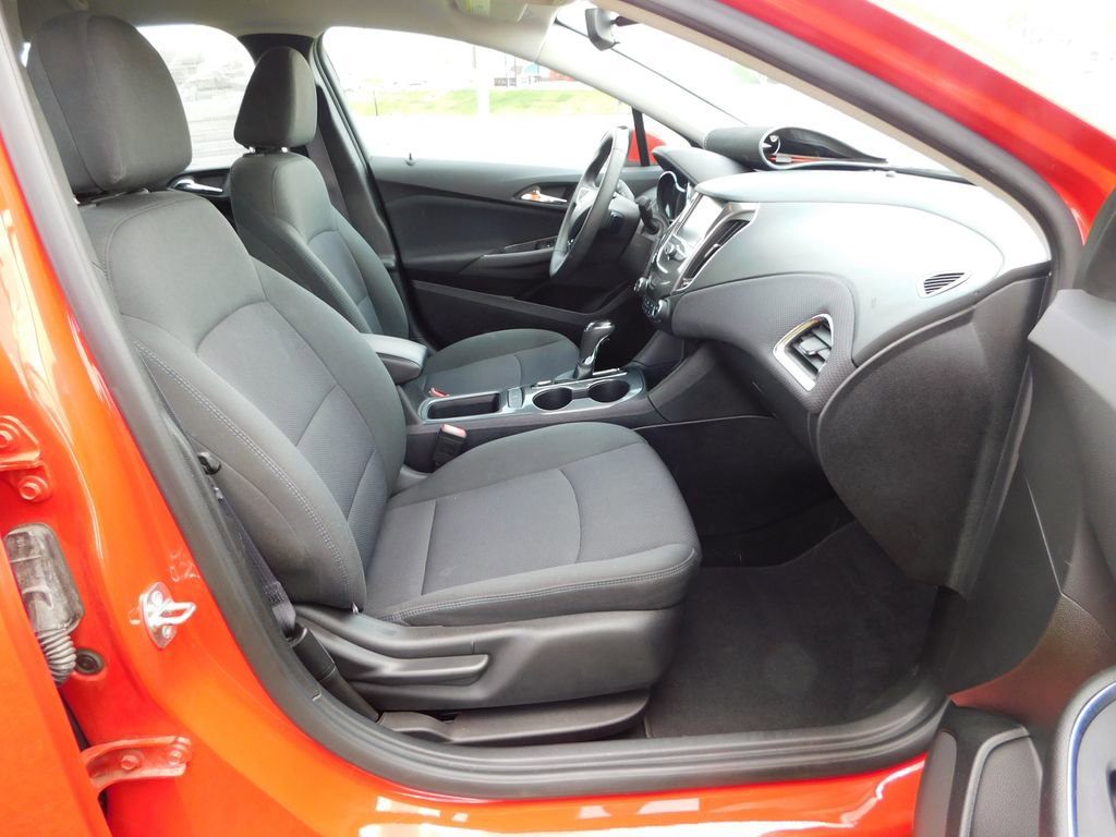 Used 2017 Chevrolet Cruze LT w/ Convenience Package FWD image 17