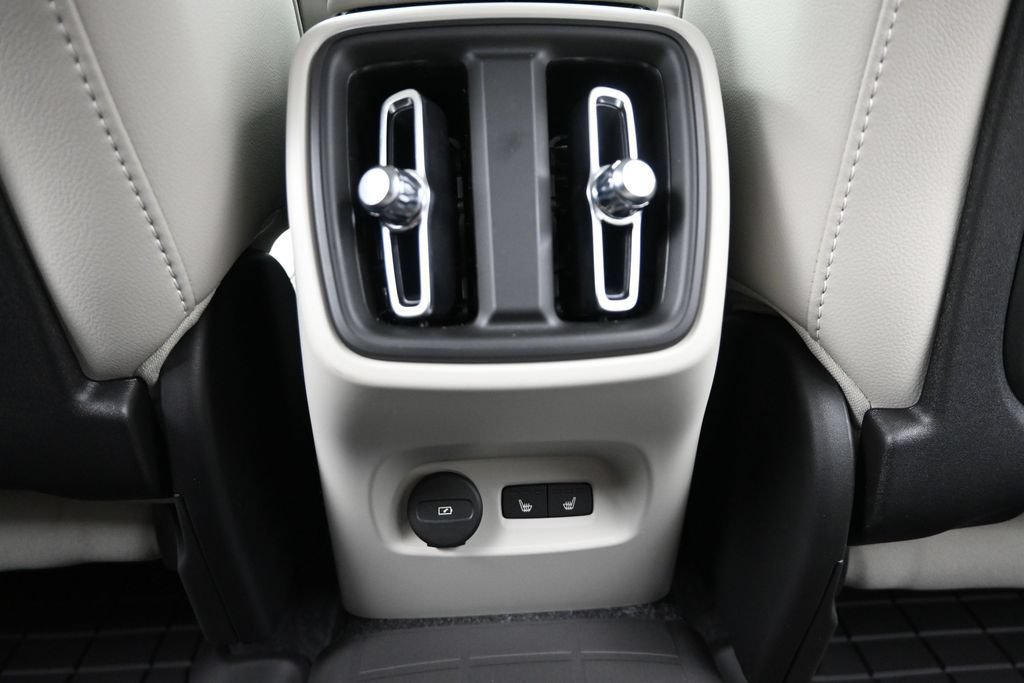 New 2026 Volvo XC40 B5 Plus w/ Protection Package Premier AWD/4WD image 14