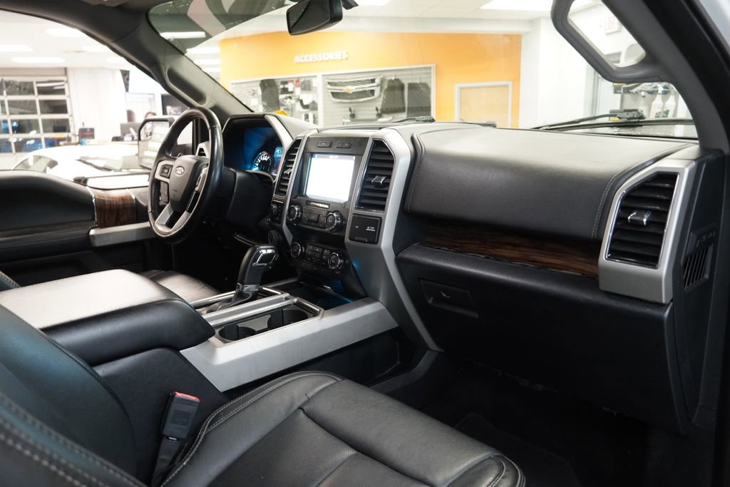 Used 2019 Ford F150 Lariat w/ Trailer Tow Package image 32