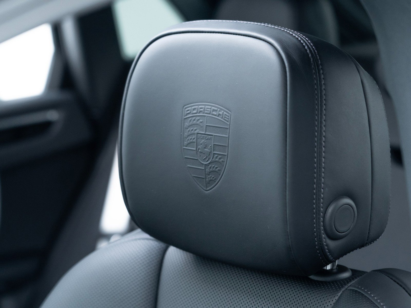 New 2026 Porsche Macan image 18