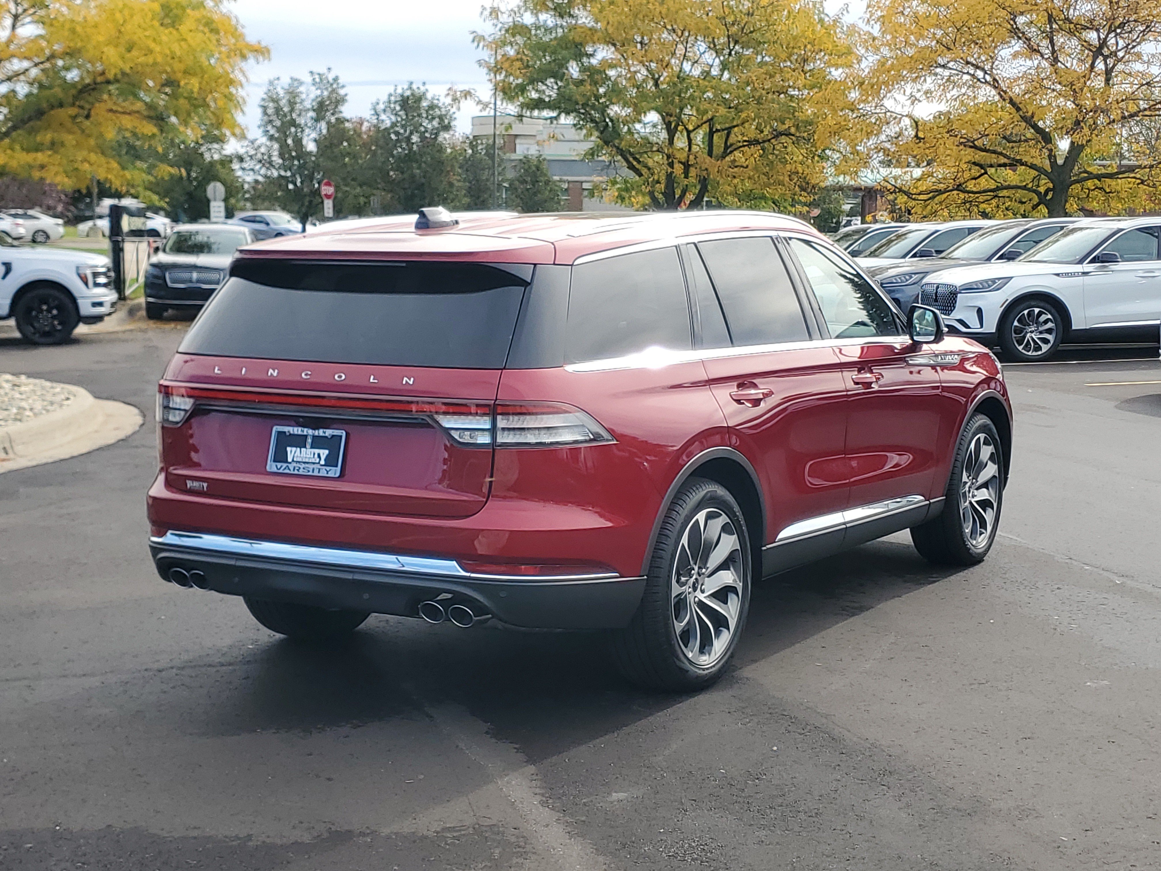 New 2027 Lincoln Aviator AWD image 4