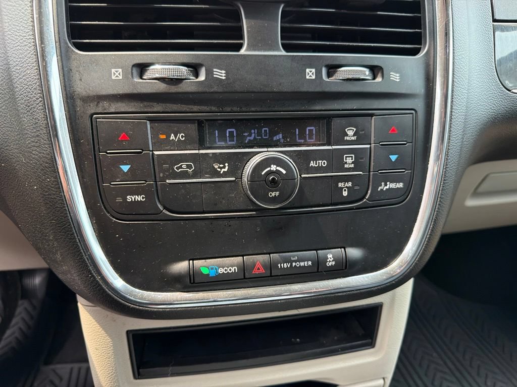 Used 2013 Chrysler Town & Country Touring FWD image 12