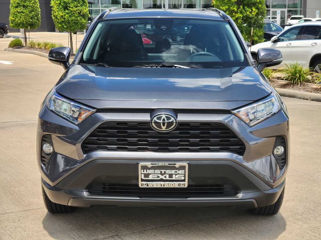 Used 2021 Toyota RAV4 XLE w/ Convenience Package FWD image 2