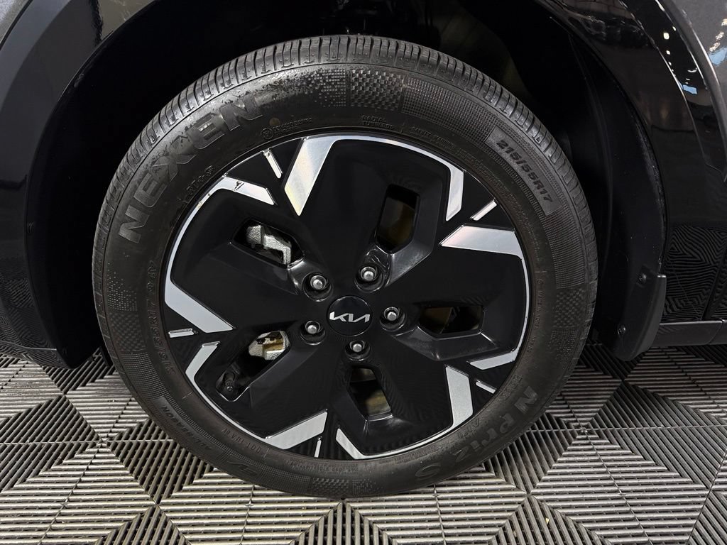Used 2024 Kia Niro Wind FWD image 11