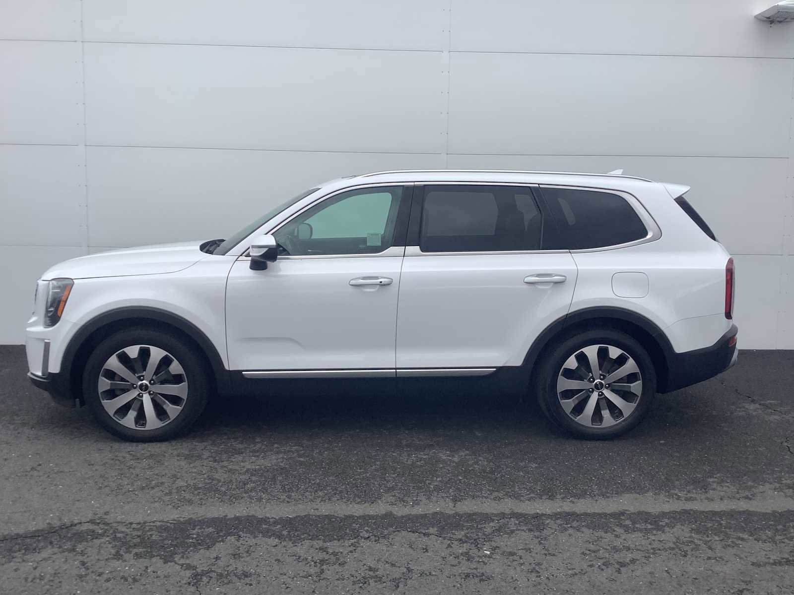 Used 2022 Kia Telluride S image 2