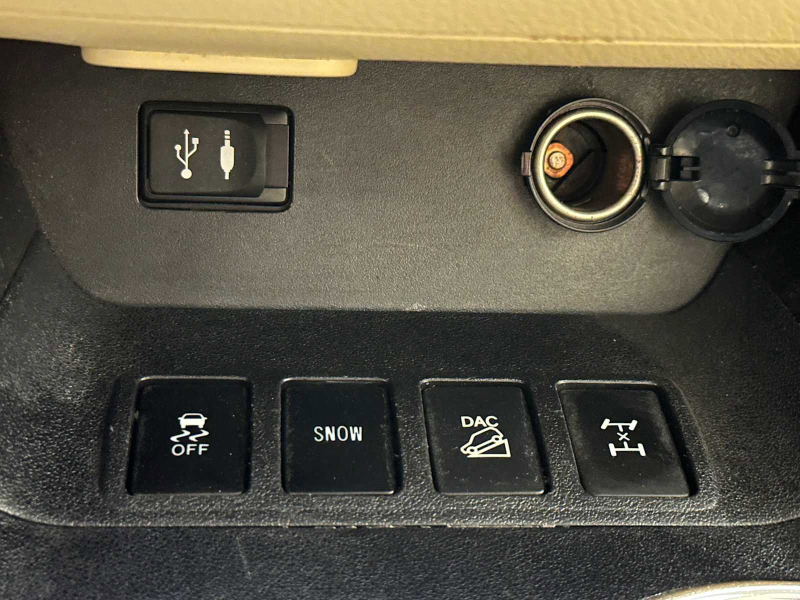 Used 2015 Toyota Highlander XLE AWD/4WD image 16
