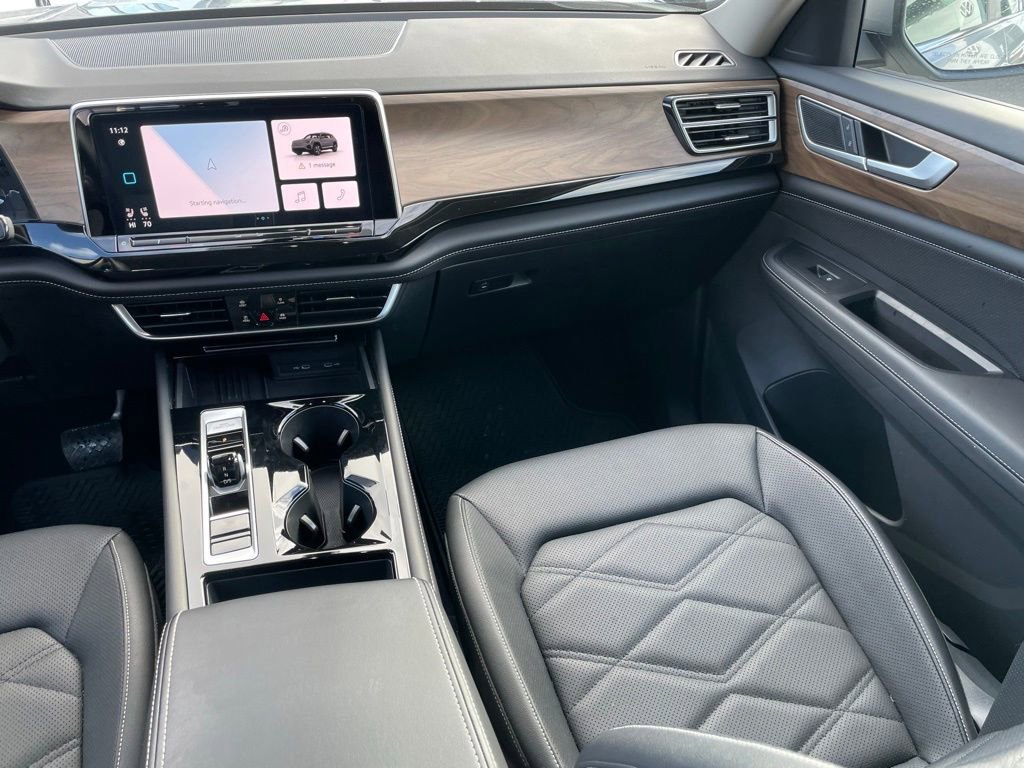 Certified 2025 Volkswagen Atlas SE w/ Black Wheel Package image 11