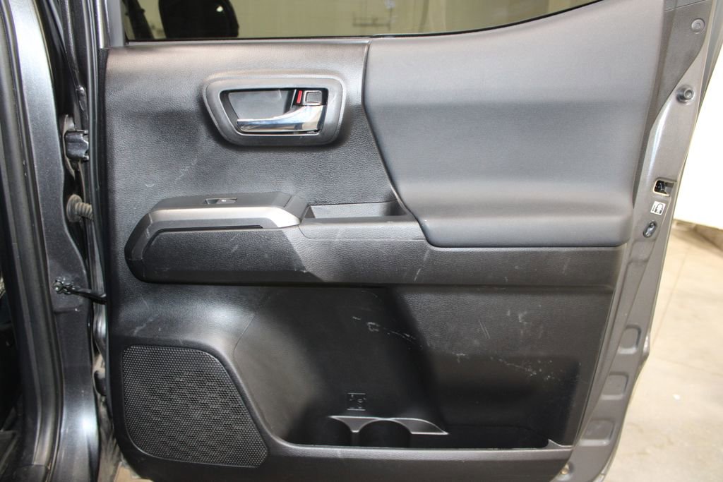 Used 2020 Toyota Tacoma TRD Off-Road w/ TRD Premium Off Road Package image 32